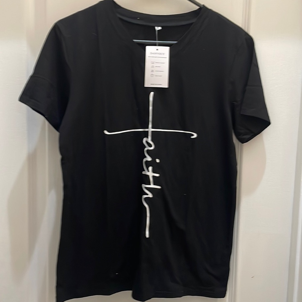 NWT FAITH T SHIRT